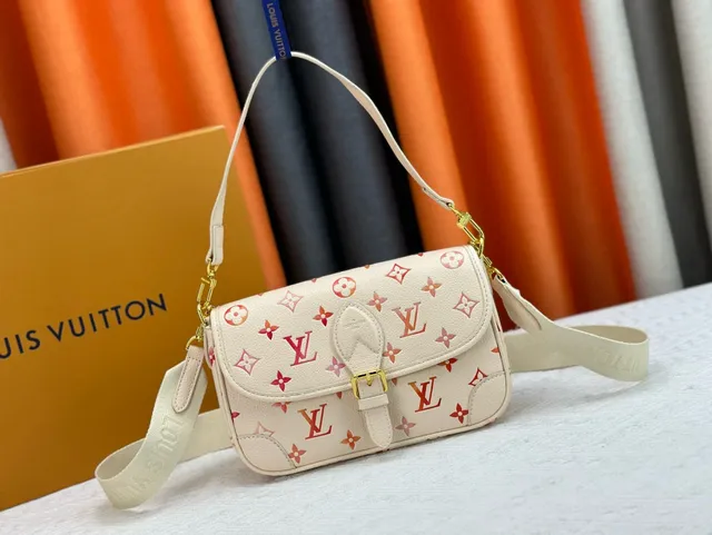 Louis Vuitton Baguette Beige Rouge Monogram-Printed Sac messager à flap-top 6