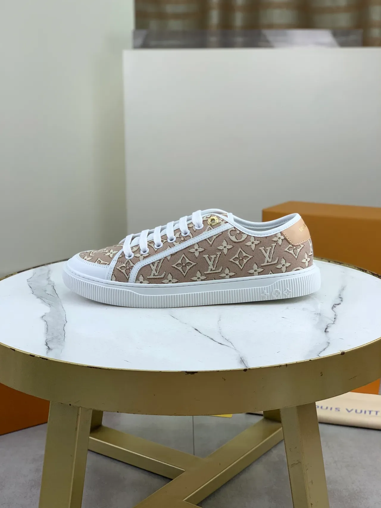 Louis Vuitton Bege e Branco Monograma Lona Tênis Lifestyle Low Top 5