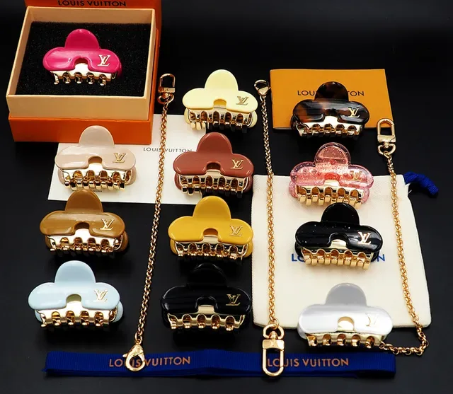 Louis Vuitton Black Gold Cloud-Shaped Resin-and-Metal Jewelry 5
