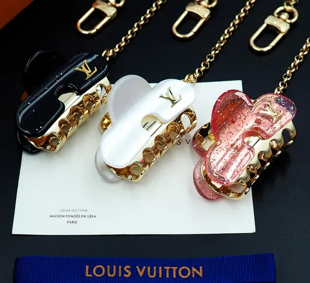 Louis Vuitton Black Gold Cloud-Shaped Resin-and-Metal Jewelry 7