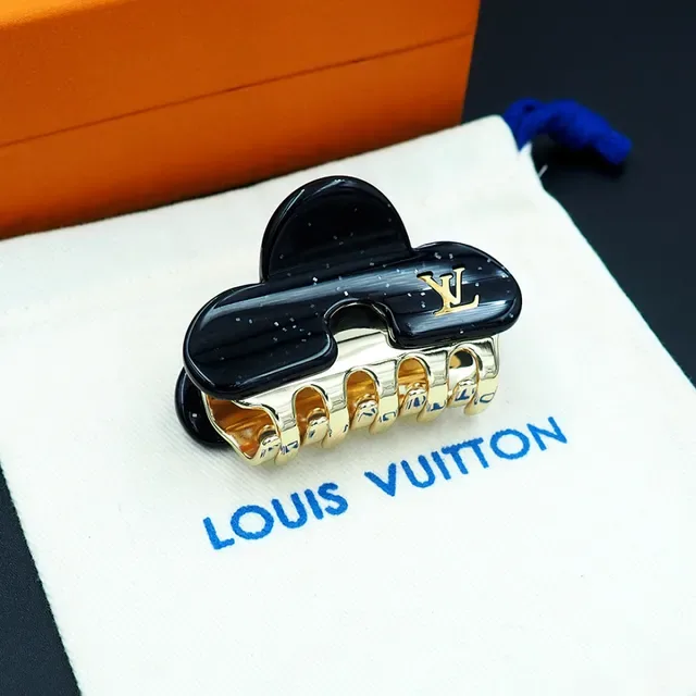 Louis Vuitton Black Gold Cloud-Shaped Resin-and-Metal Jewelry 8