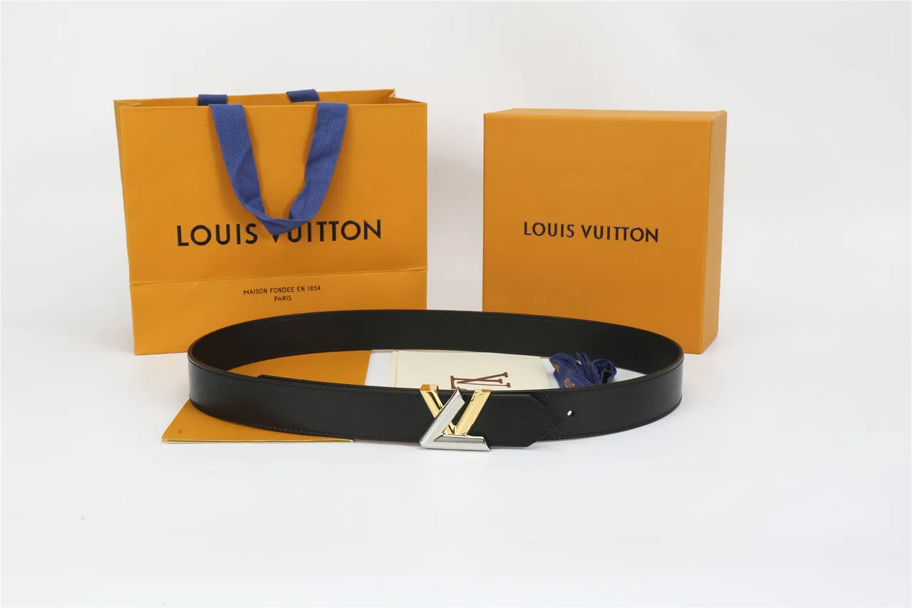 Louis Vuitton Black Gold Diagonal Epi-Grain Two-Tone LV Monogram Buckle Leather Belt 3