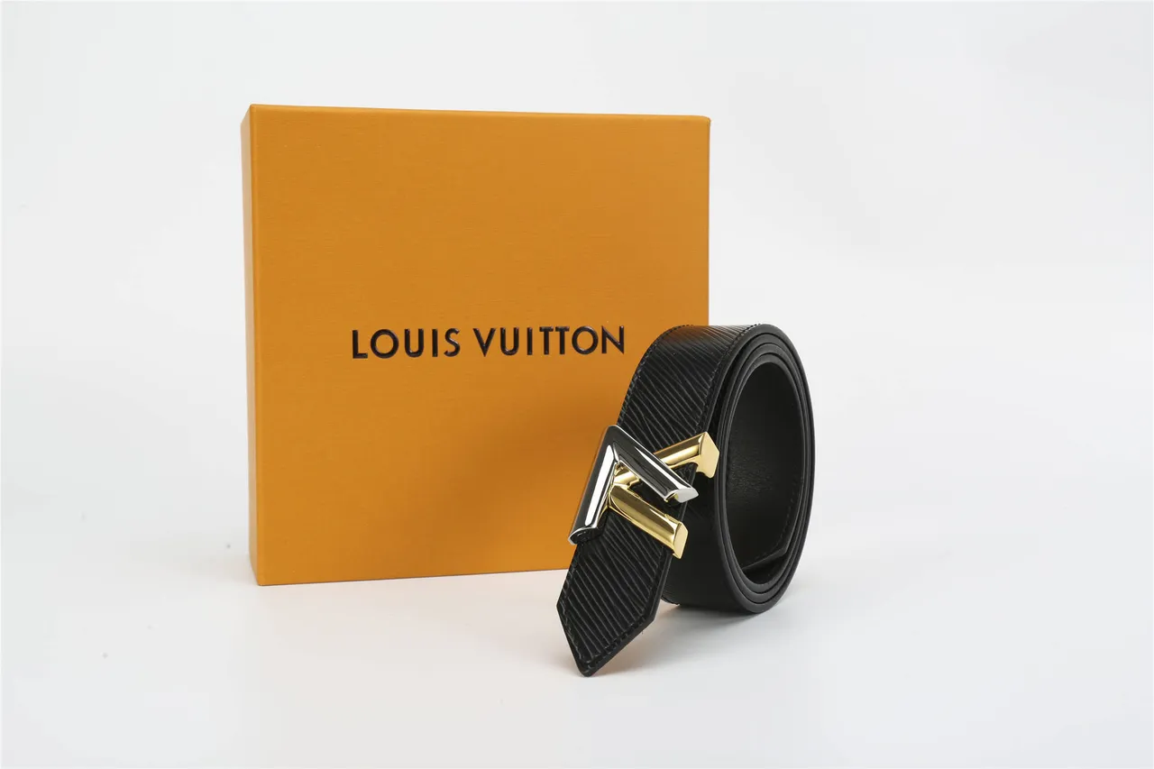 Louis Vuitton Black Gold Diagonal Epi-Grain Two-Tone LV Monogram Buckle Leather Belt 5