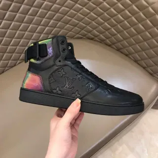 Louis Vuitton Negro Multicolor Zapatillas de corte alto con monograma embossado estilo de vida