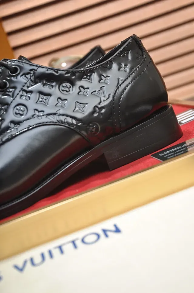 Louis Vuitton Chaussures Oxford en Cuir Poli Noir à Embout Rond 2