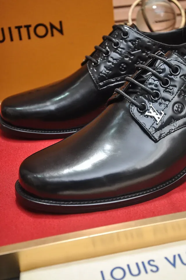 Louis Vuitton Chaussures Oxford en Cuir Poli Noir à Embout Rond 4
