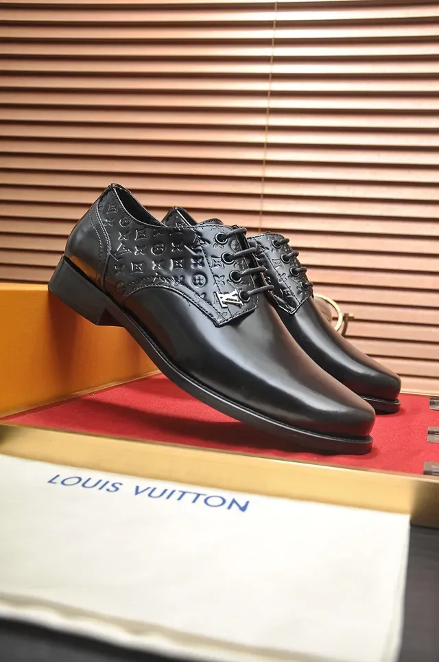 Louis Vuitton Chaussures Oxford en Cuir Poli Noir à Embout Rond 6