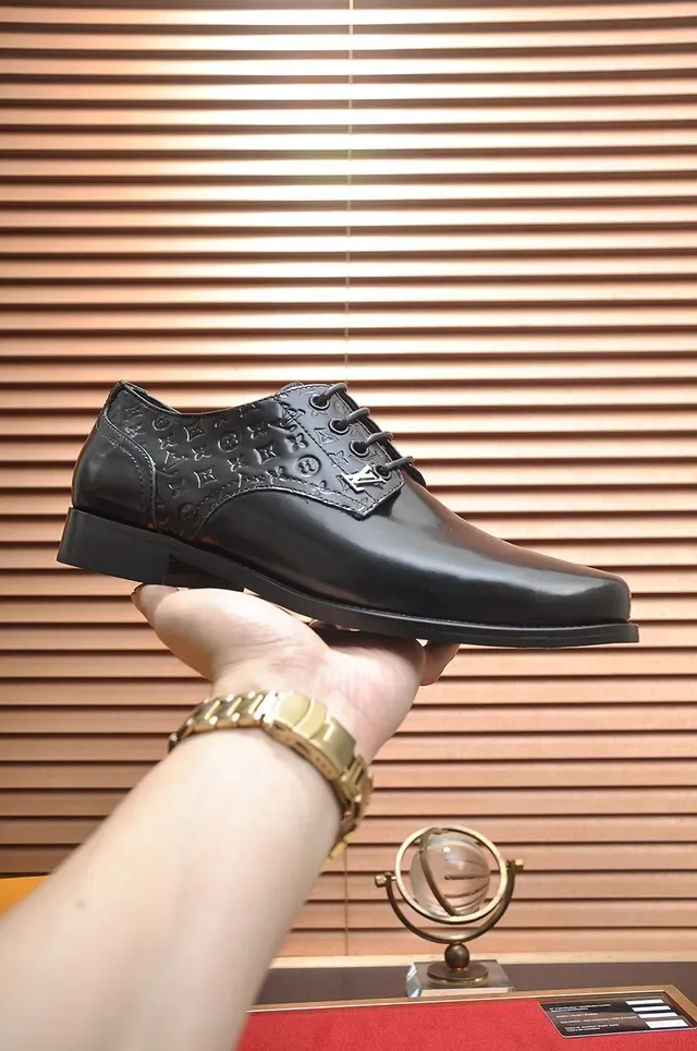 Louis Vuitton Chaussures Oxford en Cuir Poli Noir à Embout Rond 7