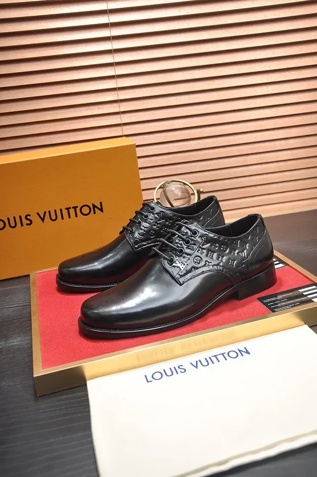 Louis Vuitton Chaussures Oxford en Cuir Poli Noir à Embout Rond 8