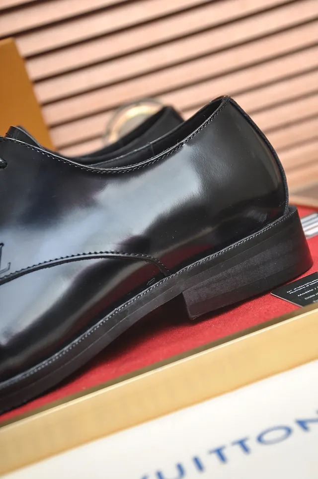 Sapatos Oxford Louis Vuitton de couro preto polido com ponta de aba 2