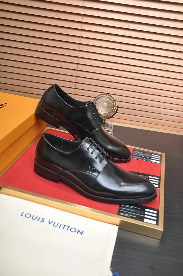 Sapatos Oxford Louis Vuitton de couro preto polido com ponta de aba 4