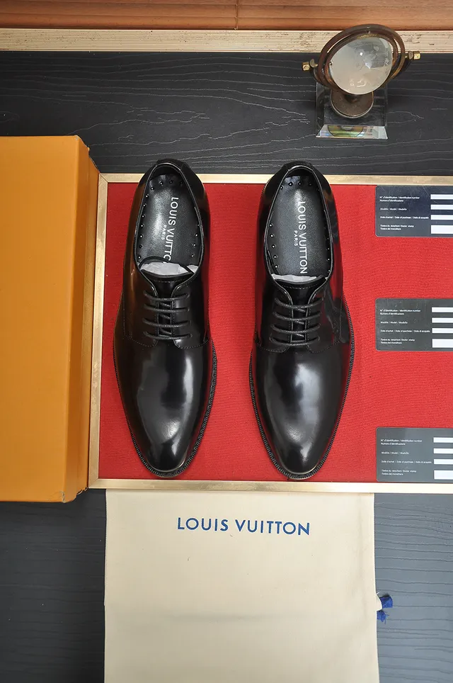 Sapatos Oxford Louis Vuitton de couro preto polido com ponta de aba 5