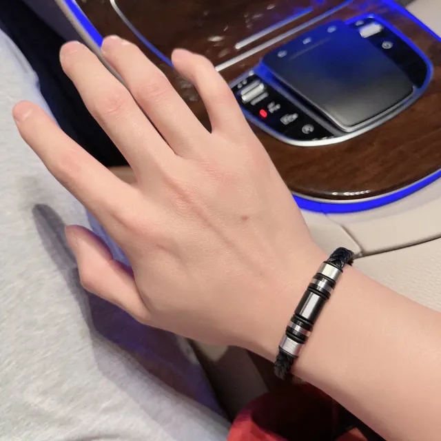 Louis Vuitton bracelet en cuir tressé et métallique 2