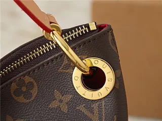 Louis Vuitton حقيبة يد بني وبيج مطبوعة شكل هوبو سلوجي 5