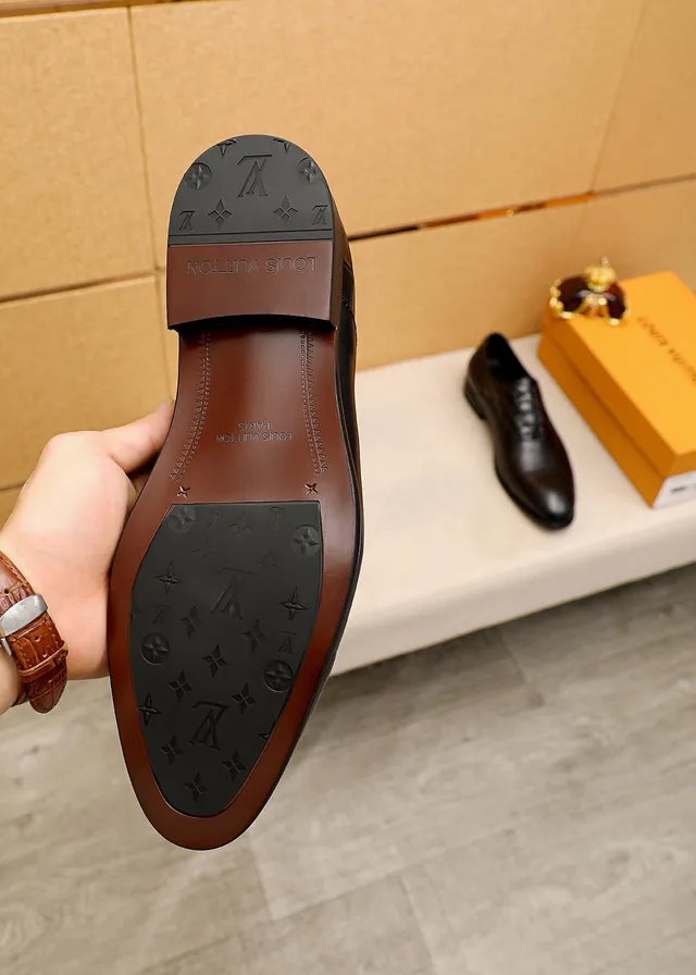 Louis Vuitton chaussures Oxford à bout cap marron croc embossé 2