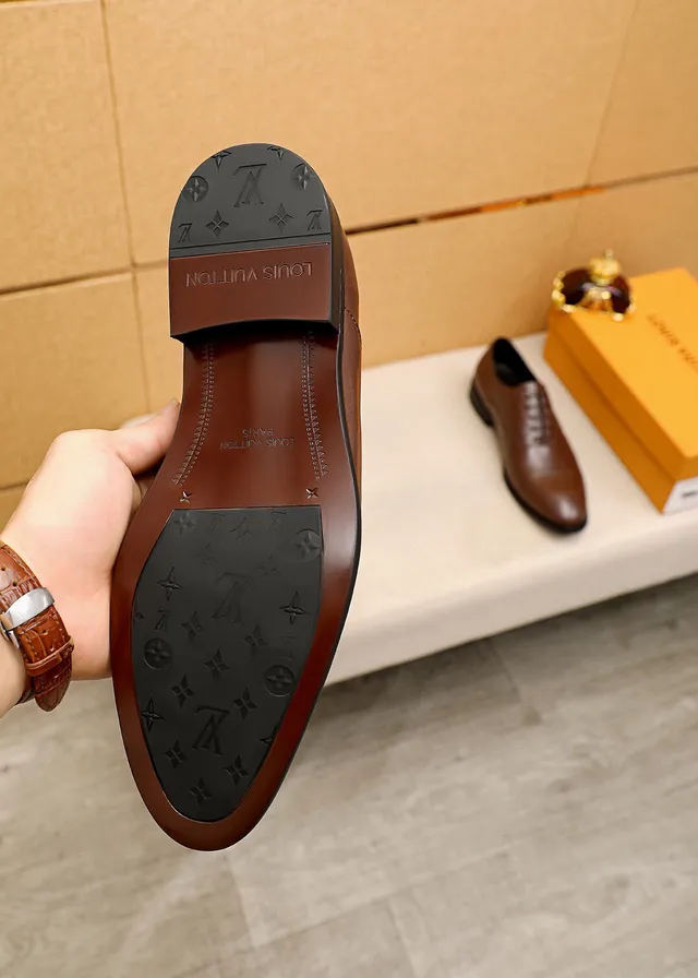 Louis Vuitton chaussures Oxford à bout cap marron croc embossé 9