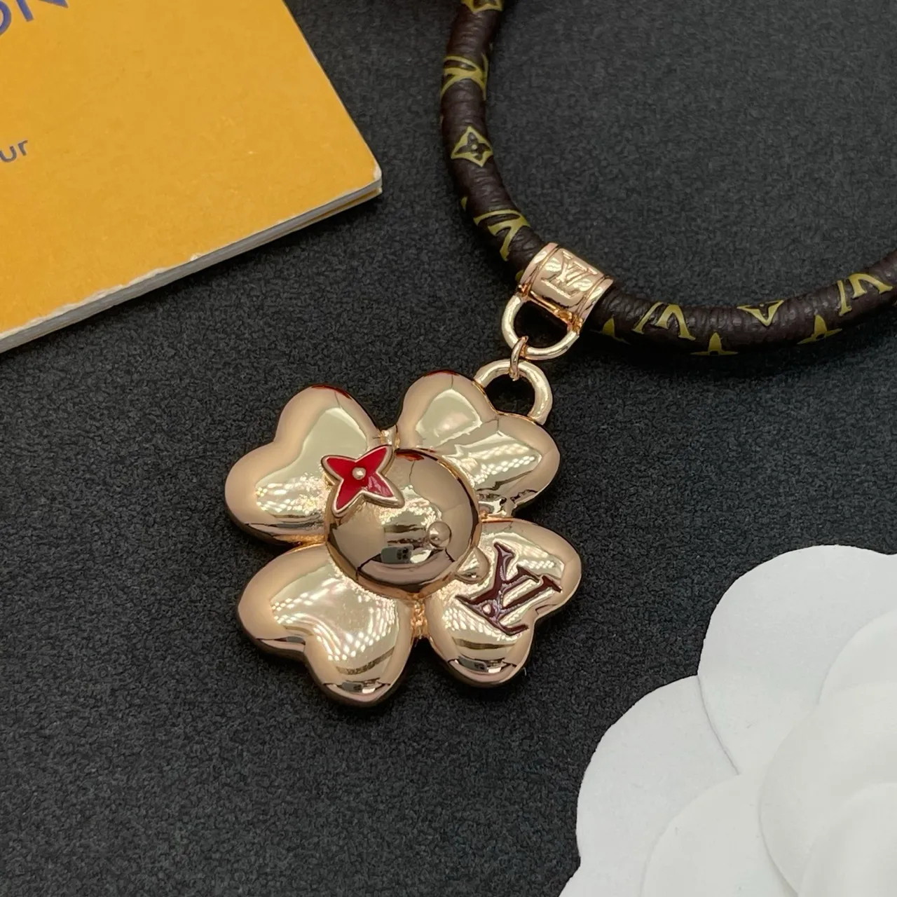 Louis Vuitton Marron Doré Tressé Monogram Cuir Cordon Métal Hardware Bracelet 7