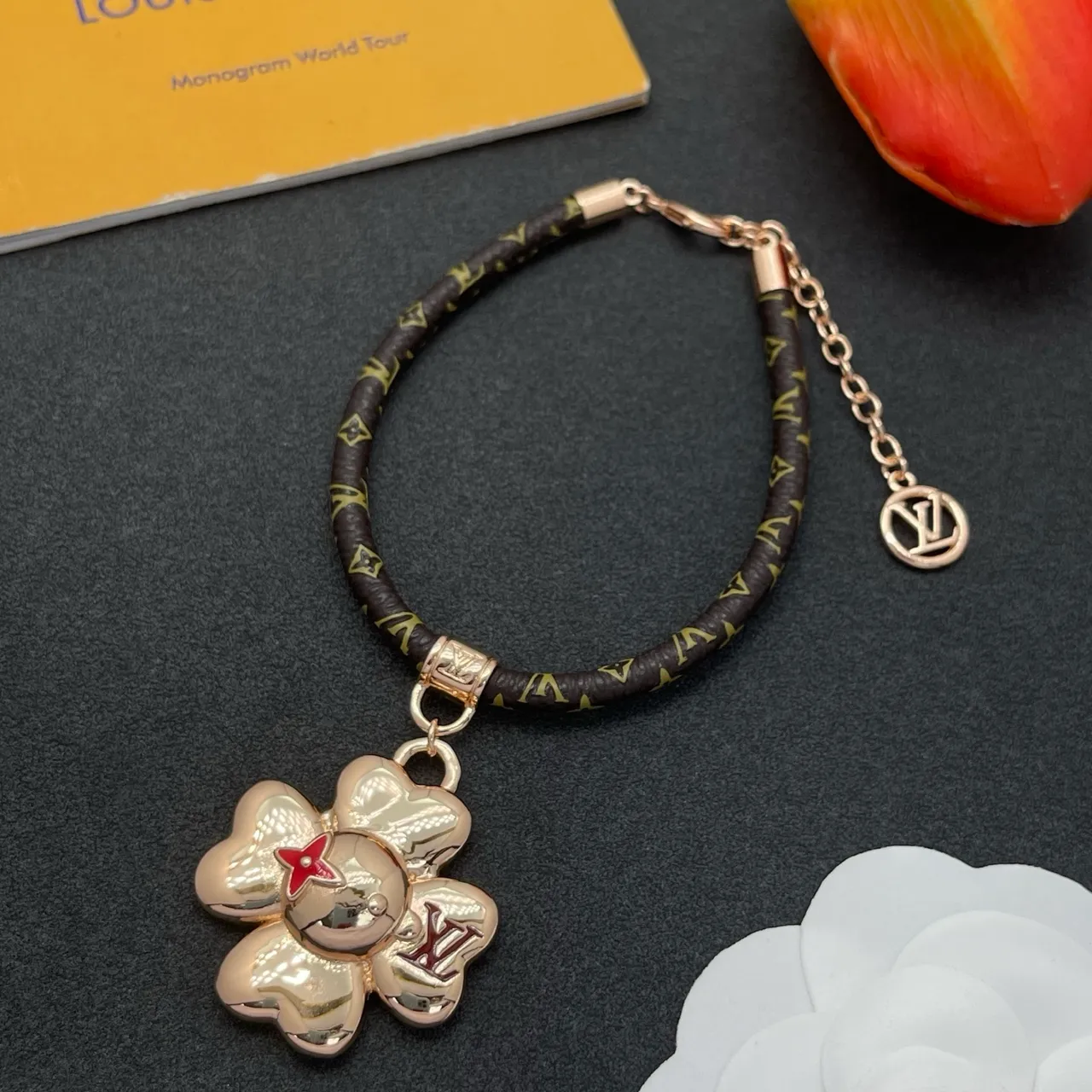 Louis Vuitton Marron Doré Tressé Monogram Cuir Cordon Métal Hardware Bracelet 8