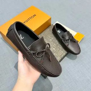 Louis Vuitton ब्राउन पेबल्ड लेदर बाउ लोफर्स