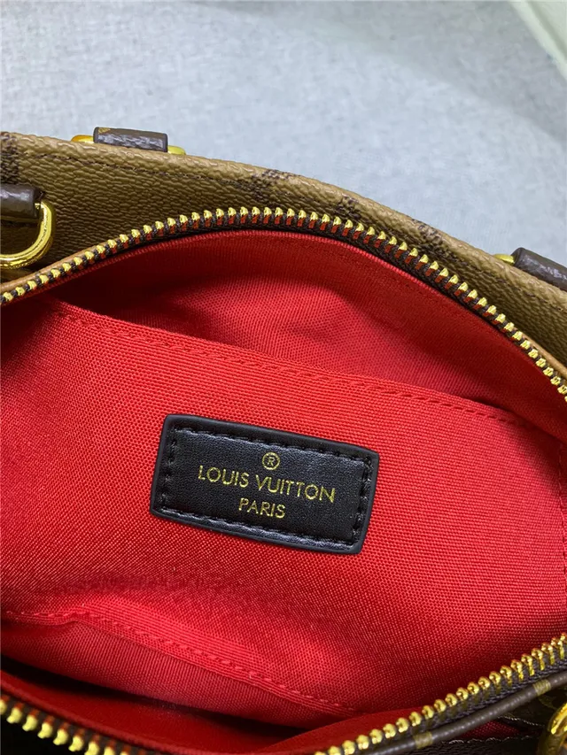 Louis Vuitton Capucines Beige Gold Structured Top-Handle Monogram Leather Handbag 20