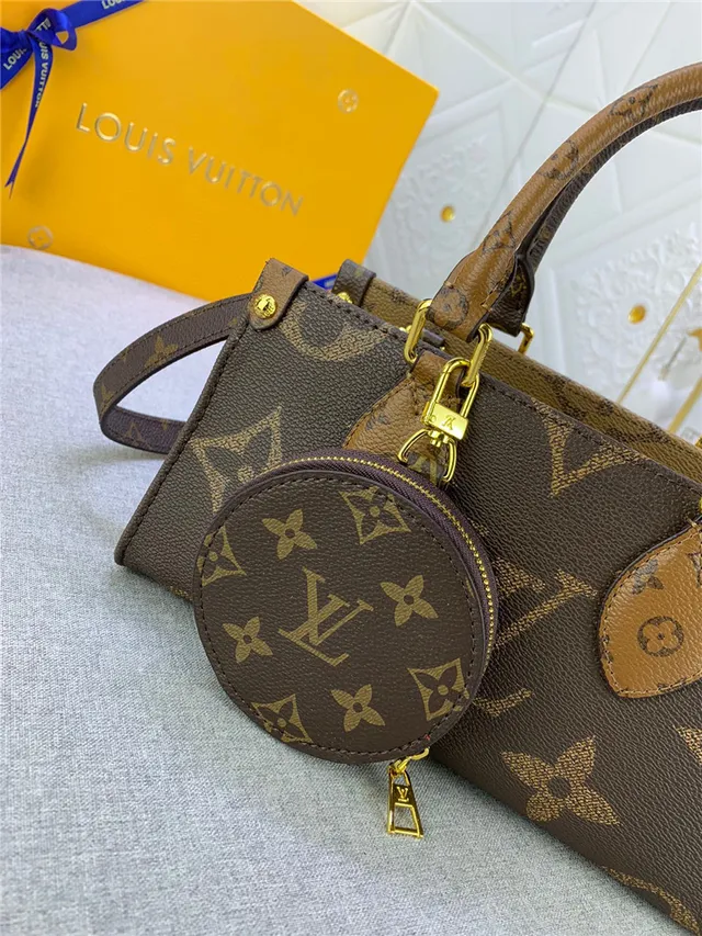 Louis Vuitton Capucines Beige Gold Structured Top-Handle Monogram Leather Handbag 23