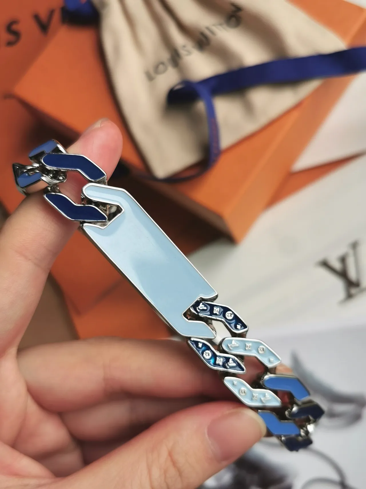 Louis Vuitton Chaîne Bleu Argenté Épaisse Maillon Curb-Link Deux Tons Émail Inlay Collier 2
