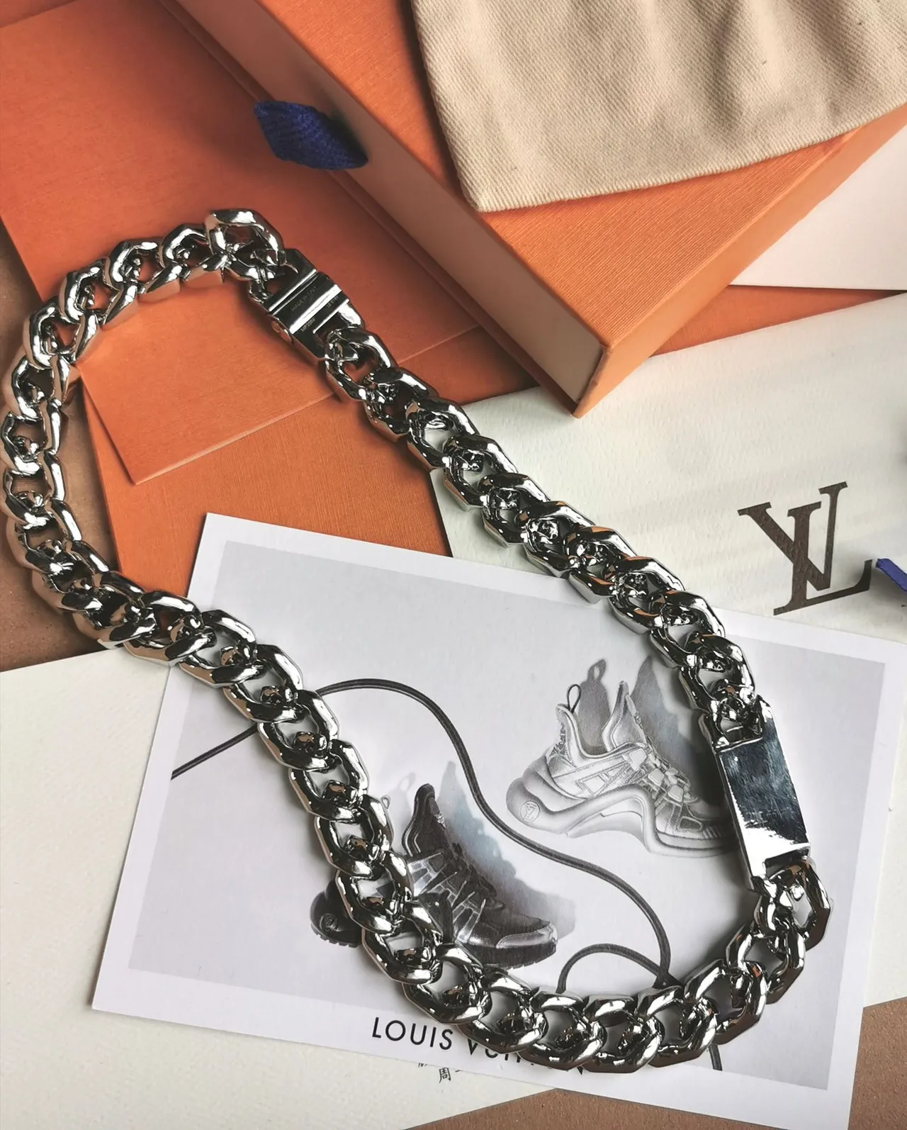 Louis Vuitton Chaîne Bleu Argenté Épaisse Maillon Curb-Link Deux Tons Émail Inlay Collier 5
