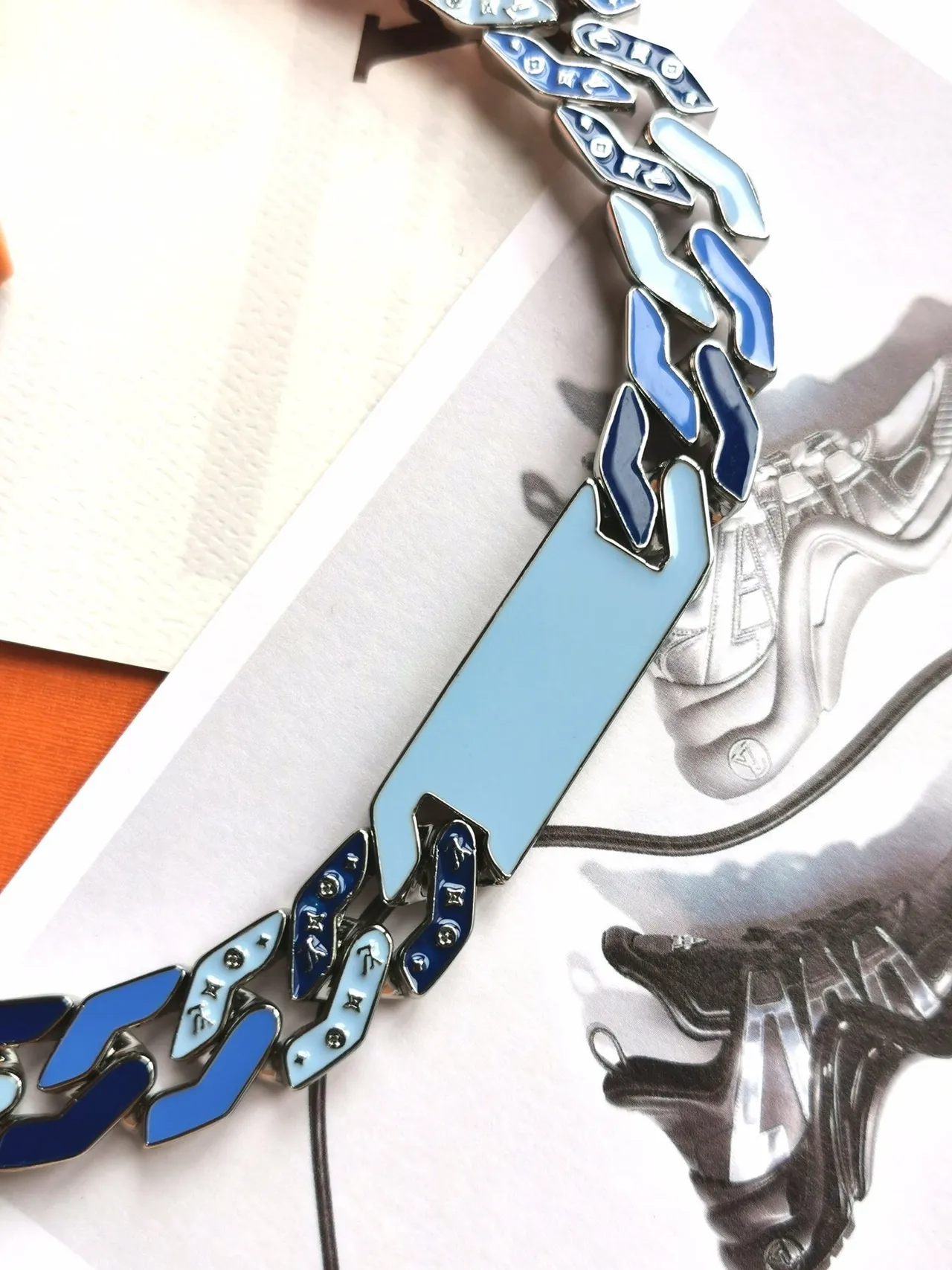 Louis Vuitton Chaîne Bleu Argenté Épaisse Maillon Curb-Link Deux Tons Émail Inlay Collier 7