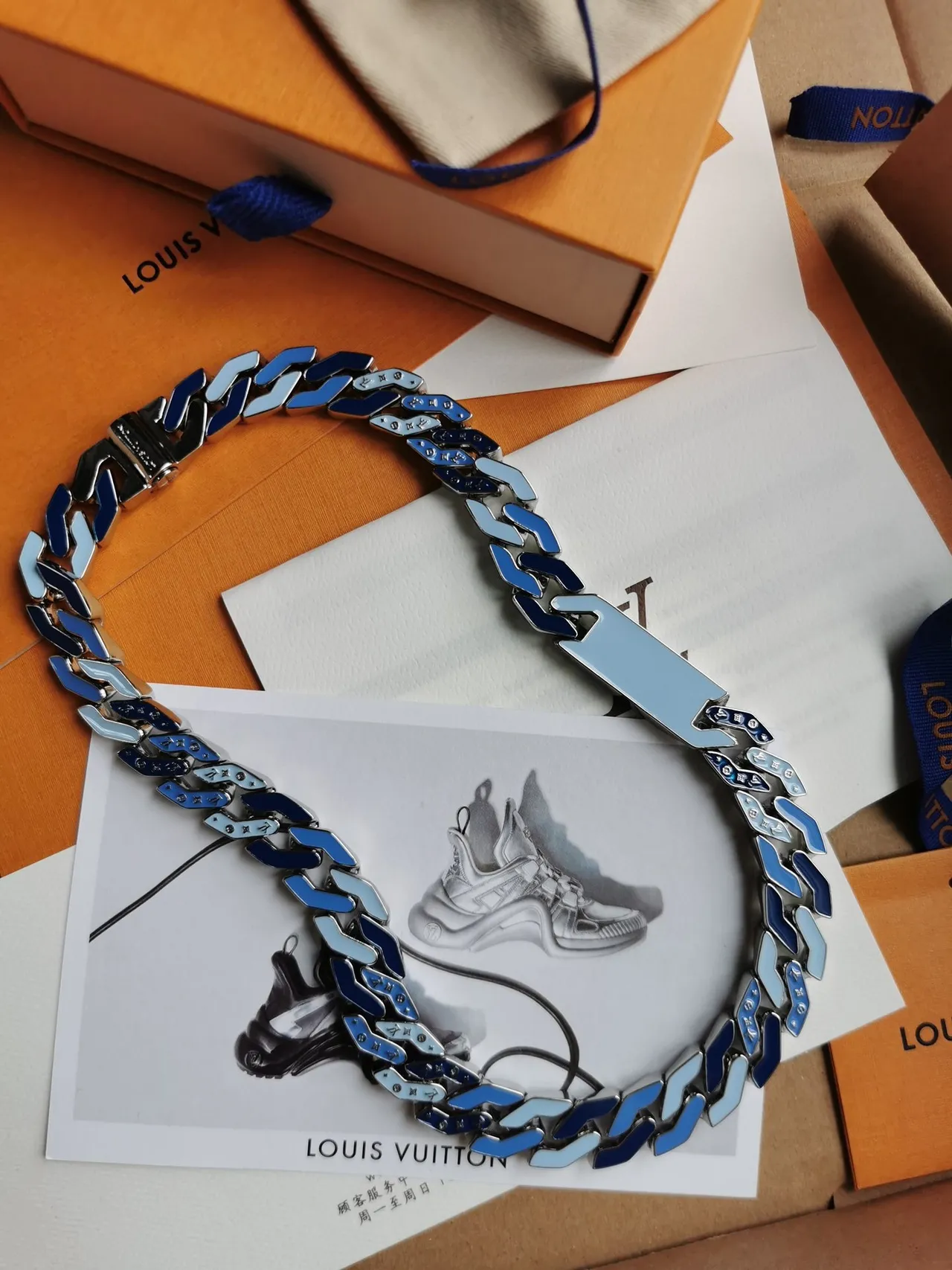 Louis Vuitton Chaîne Bleu Argenté Épaisse Maillon Curb-Link Deux Tons Émail Inlay Collier 9