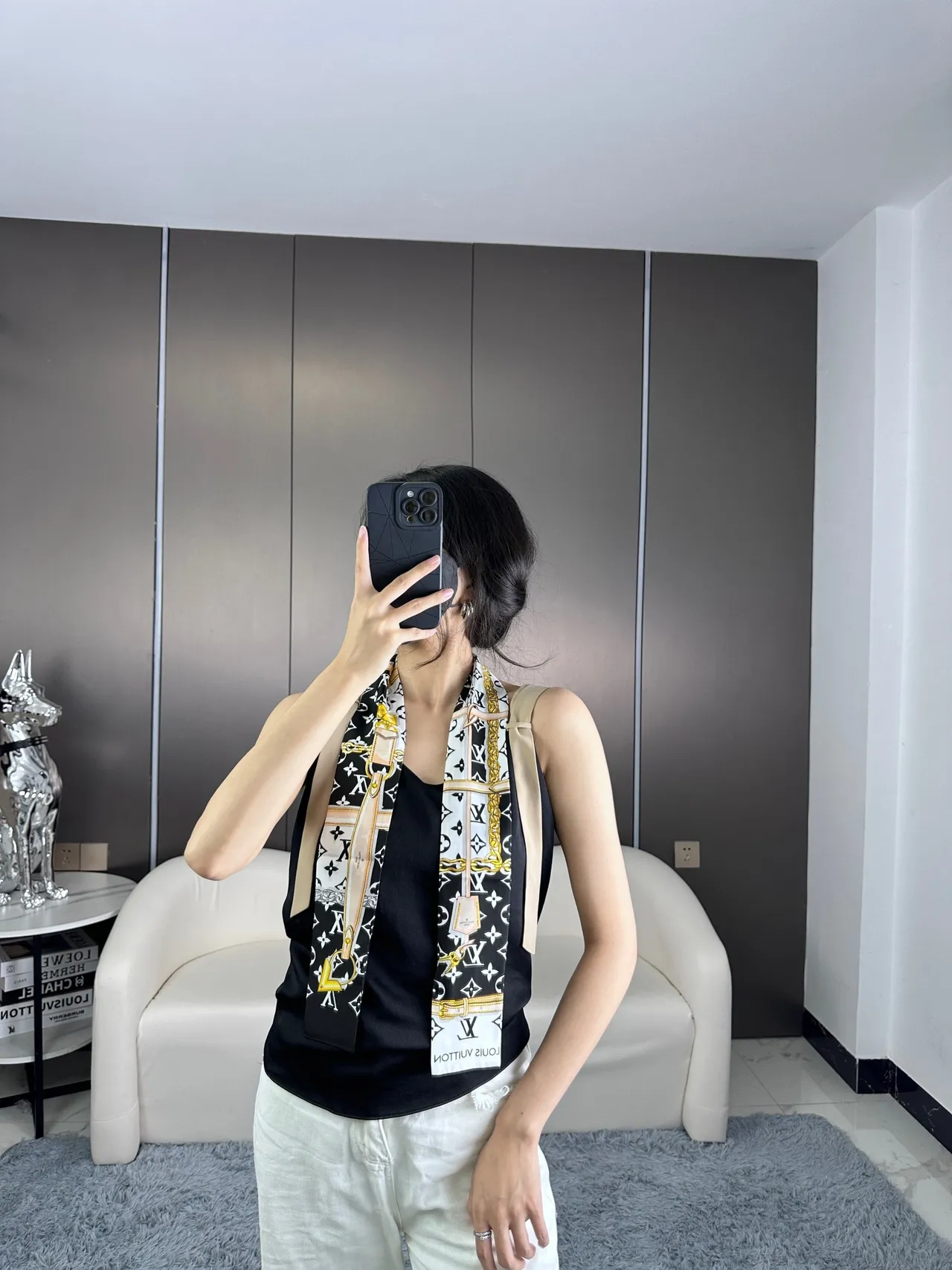 Louis Vuitton Chaîne Verrou Noir Jaune Impression Monogramme Motif Écharpe de Soie 3