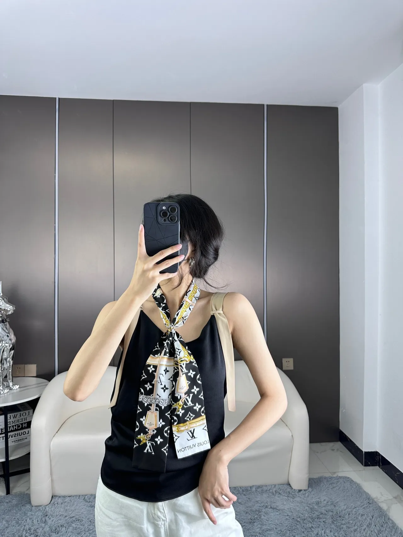 Louis Vuitton Chaîne Verrou Noir Jaune Impression Monogramme Motif Écharpe de Soie 4
