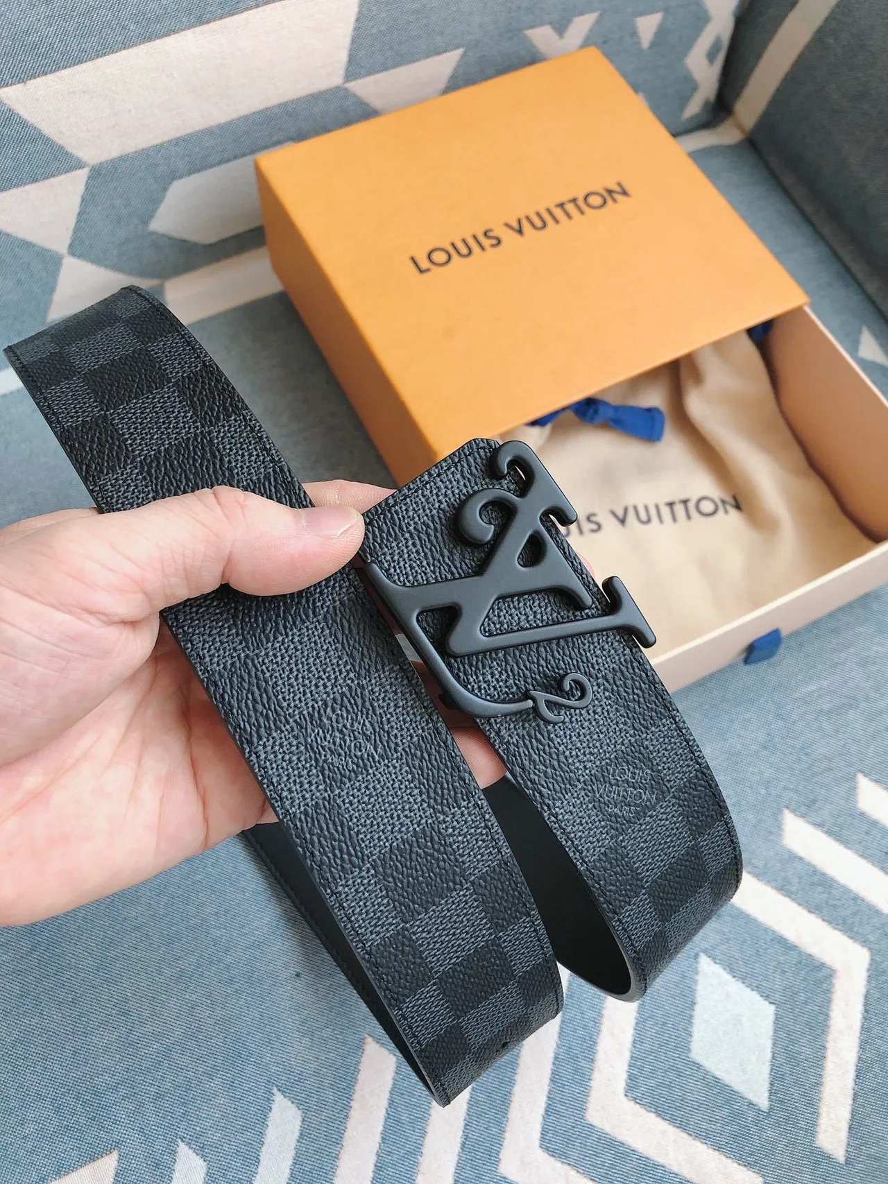Louis Vuitton Damier Graphite حزام أزرق أسود مربعات منحوت مونوغرام مشبك حزام جلد 9