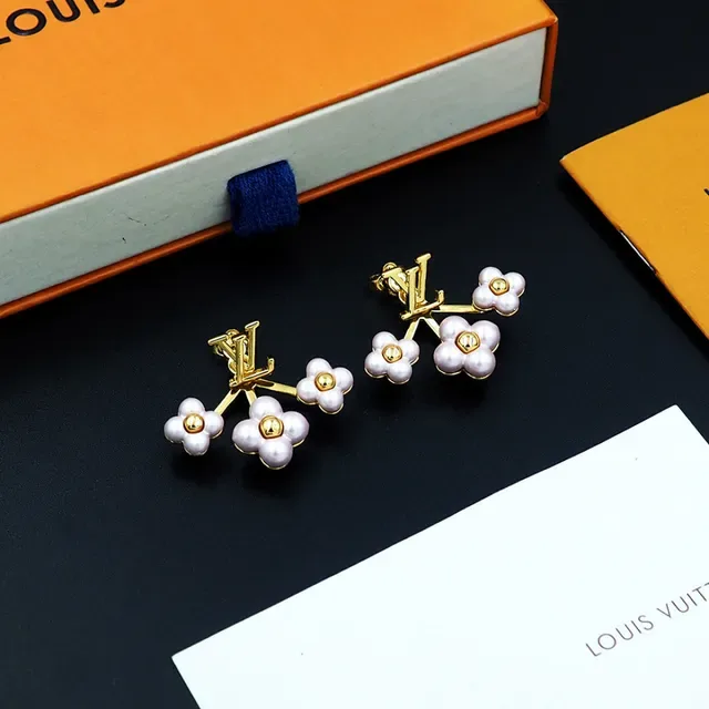 Louis Vuitton Floral Pearl Cluster Earrings 3