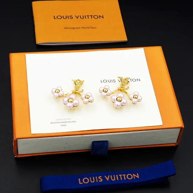 Louis Vuitton Floral Pearl Cluster Earrings 6