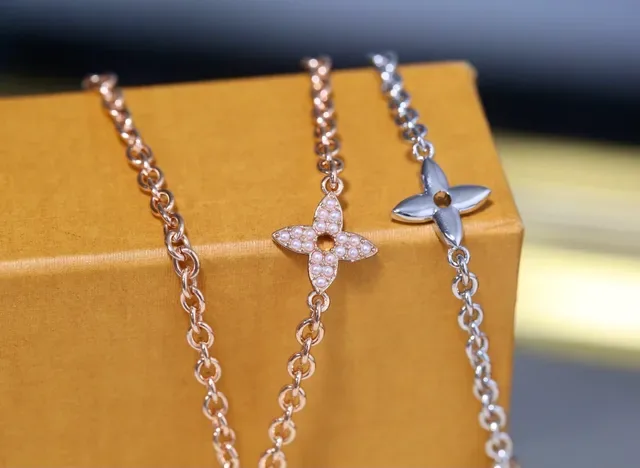 Louis Vuitton Flower Collection Circular Monogram Pendant Necklace 5