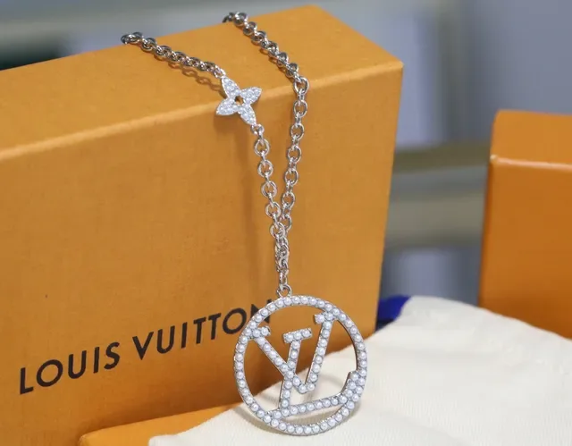 Louis Vuitton Flower Collection Circular Monogram Pendant Necklace 6
