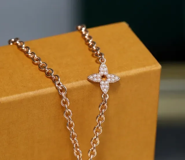 Louis Vuitton Flower Collection Circular Monogram Pendant Necklace 7