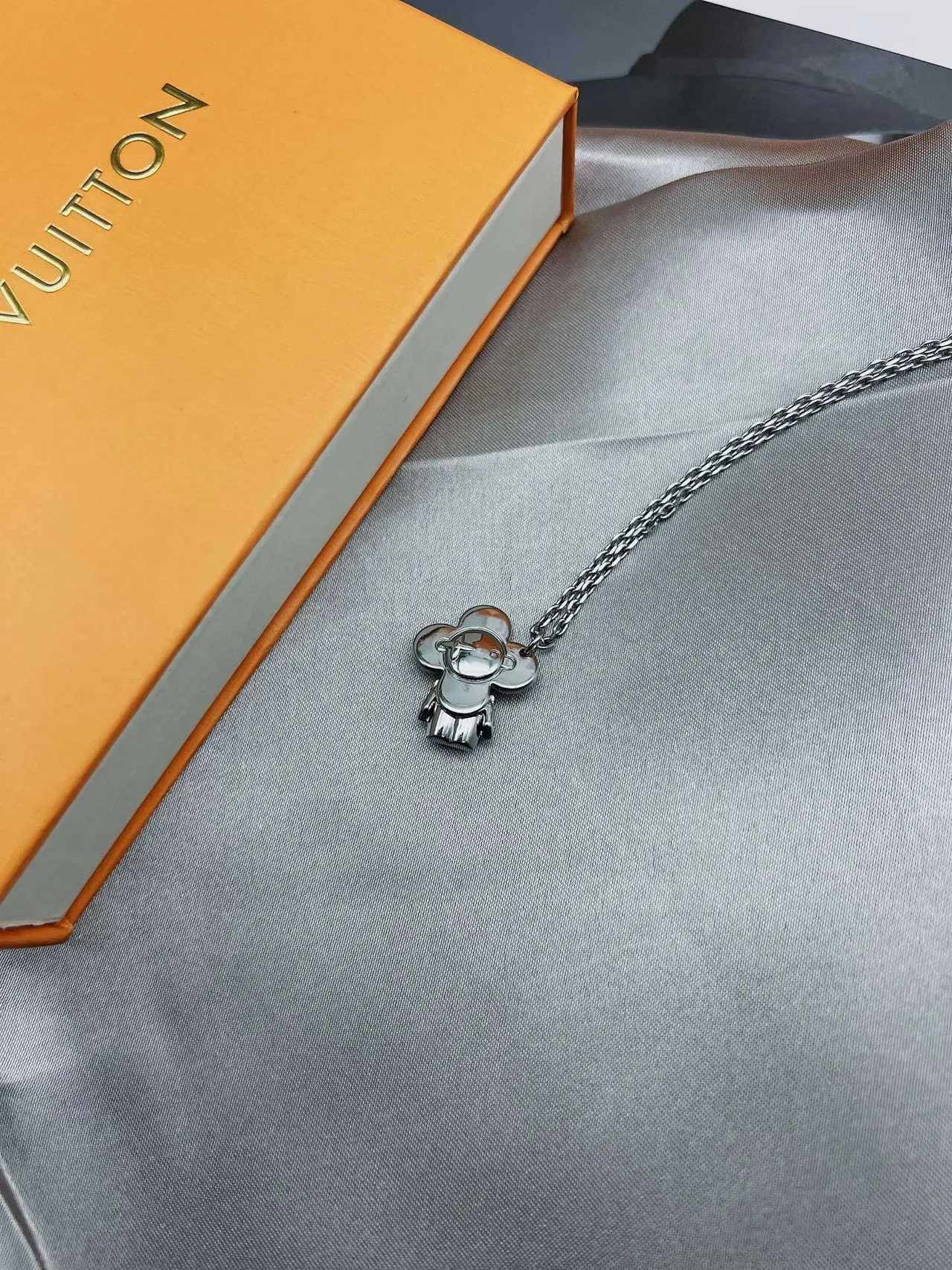 Louis Vuitton Flower Lock Silver-Tone Floral Pendant Necklace 8