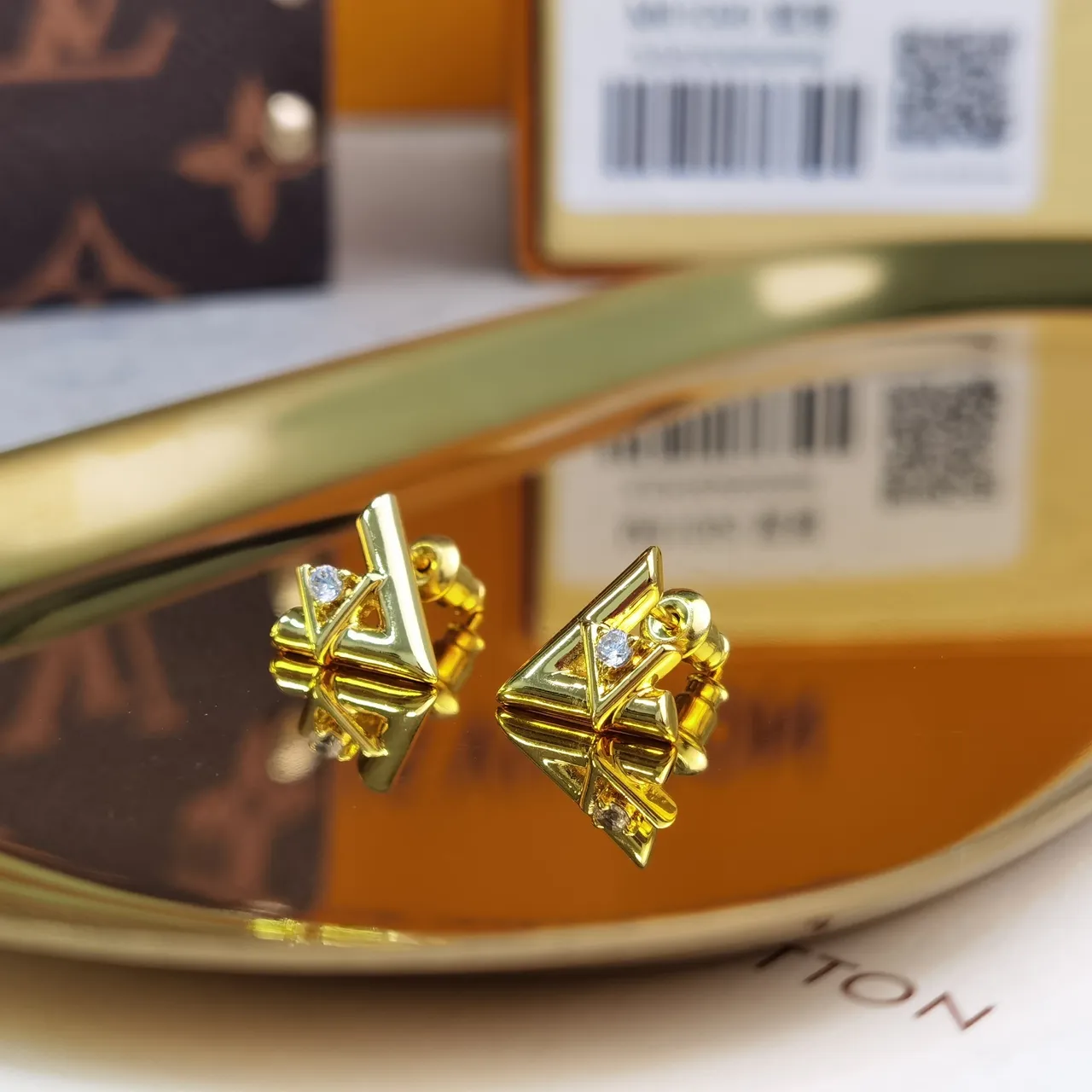 Louis Vuitton Geometric Triangular Crystal Gold-Tone Earrings 6