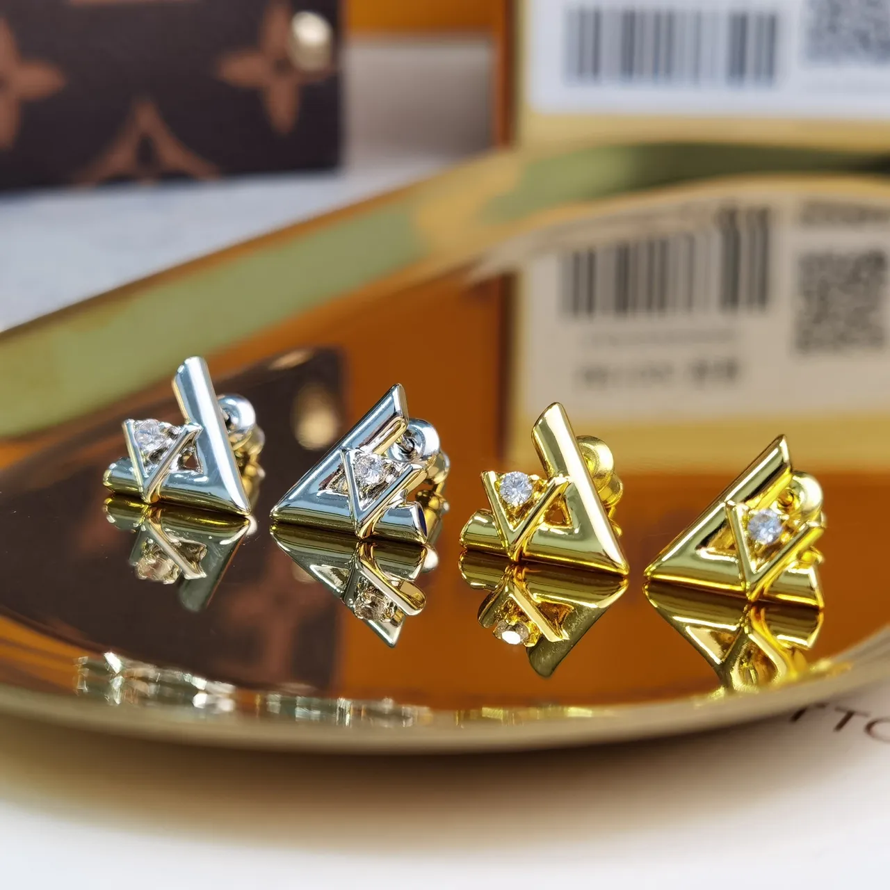 Louis Vuitton Geometric Triangular Crystal Gold-Tone Earrings 8