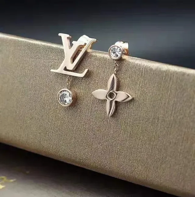 Louis Vuitton Monogram Oro y Plata Flor de Cuatro Hojas Colgante 3