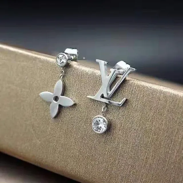 Louis Vuitton Monogram Oro y Plata Flor de Cuatro Hojas Colgante 5