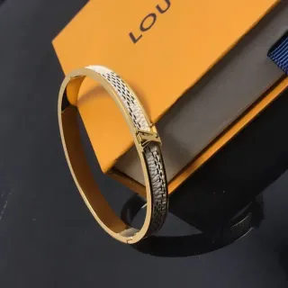 Louis Vuitton ذهبي أبيض منقوش مونوغرام مشبك سوار