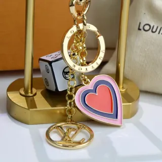 Louis Vuitton Porta-chaves em forma de coração Dourado Rosa Metal Esmaltado Pulseira de Encanto