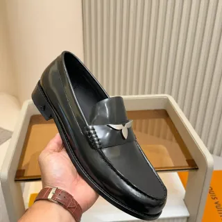 Louis Vuitton हॉर्सबिट लोअफर काला पेटेंट लेदर लोअफर