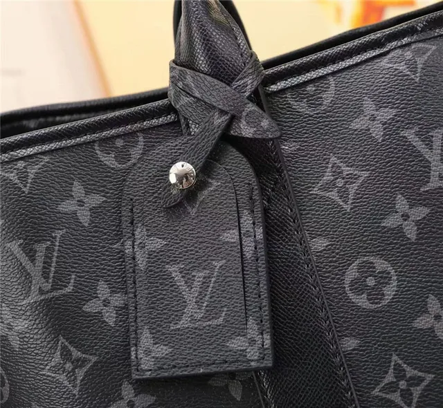Louis Vuitton Keepall Bandoulière Tonal Monogram Sac Cabas Noir 9