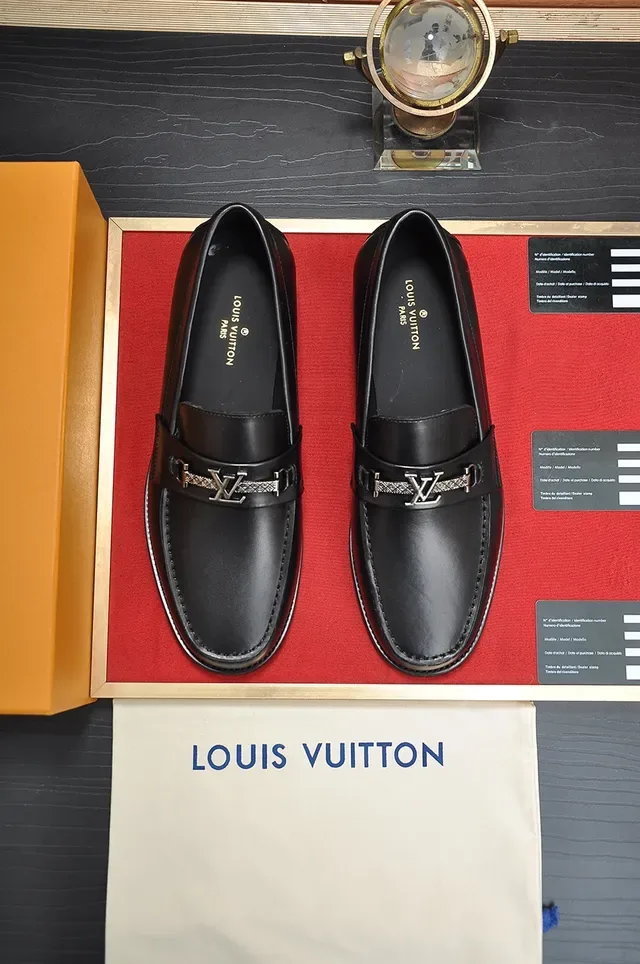 Louis Vuitton Loafer Negro Dorado Cuero Metal LV Hebilla Correa 5