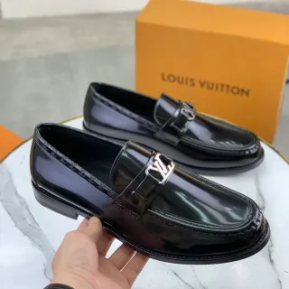 Louis Vuitton LV 亮面黑色漆皮乐福鞋