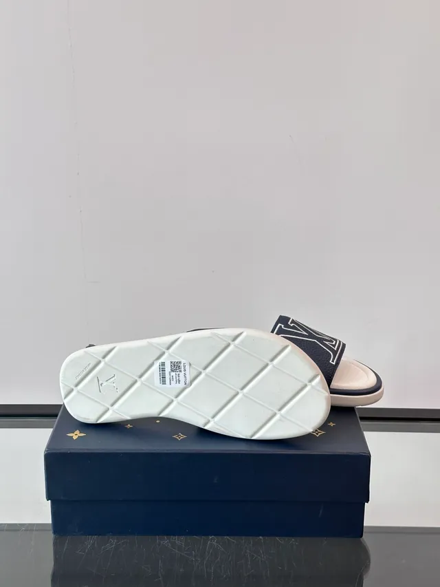 Louis Vuitton LV Slide Monogram Slippers 3