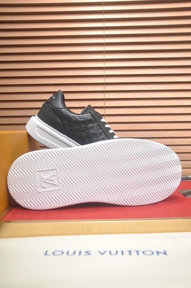Louis Vuitton LV Trainer Chaussures Lifestyle Noir et Blanc Cuir Monogram Embossé Low-Top 3